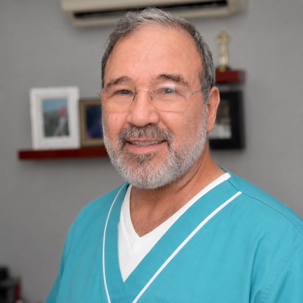 Dr. Carlos Javier Segura Cárdenas